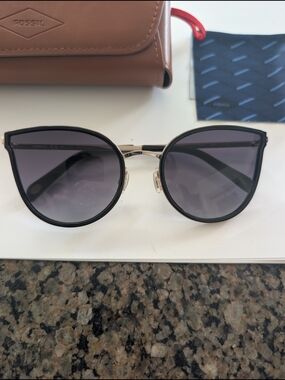 Fossil Black Cat Eye Sunglasses w/ Case & Cloth EUC